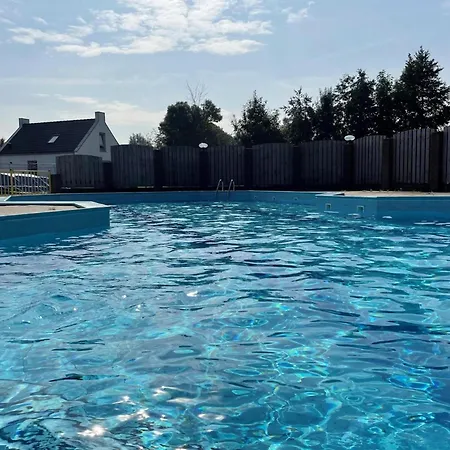 Coastal With Garden For 6 *