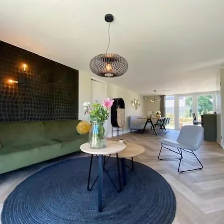 بيت للعطل Coastal With Garden For 6