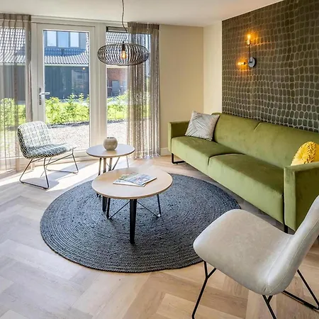 Coastal With Garden For 6 *